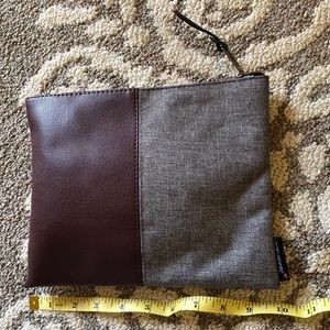 Hershel’s travel pouch